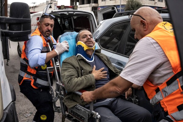 مستوطنون إسرائيليون اعتدوا بالضرب على مصوّر لفرانس برس في الضفة الغربية