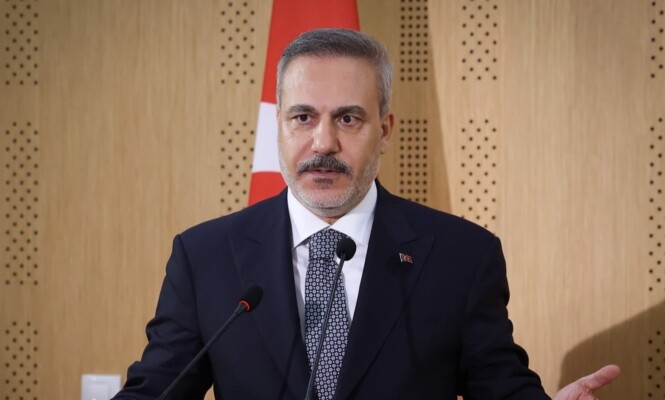 وزير الخارجية التركية بحث مع نظيرَيه المصري والسعودي بملفات غزة وسوريا ومضيق هرمز