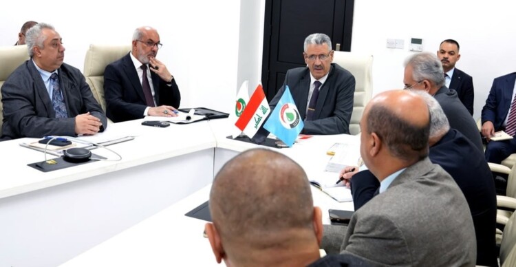 وزير النفط العراقي: تخفيض الإنتاج في شركة نفط البصرة إلى 900 ألف برميل يوميًا