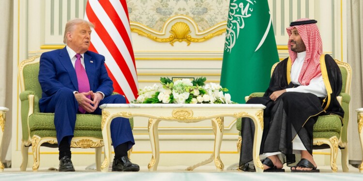 "واس": بن سلمان وترامب أكدا هاتفيًا أهمية أمن الملاحة والممرات البحرية ودعم ما يسهم بتحقيق الأمن
