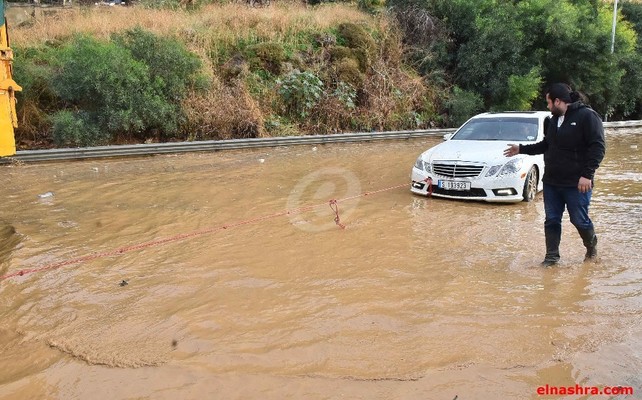 النشرة: عواصف قوية وسيول تجتاح بعض المحال والمنازل في النبطية