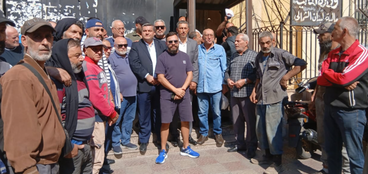 شادي السيد خلال اعتصام أمام مالية طرابلس: ظلم كبير يلحق بمرفأ المدينة وهناك بضائع محتجزة