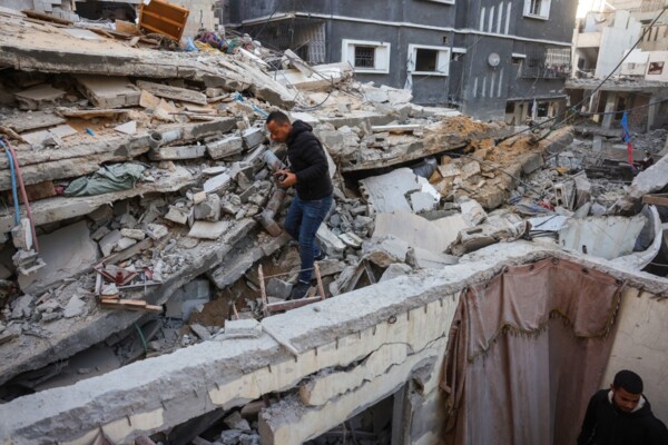 القناة 12 الإسرائيلية: الهجمات على غزة ستتوقف غالبا وسيستأنف وقف إطلاق النار الساعة 10 صباحا بالتوقيت المحلي