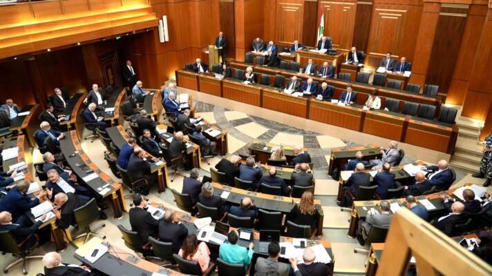 مجلس النواب يقرّ مشاريع قوانين أبرزها منح 6 رواتب إضافية للعسكريين والموظفين وفتح اعتماد في موازنة 2026