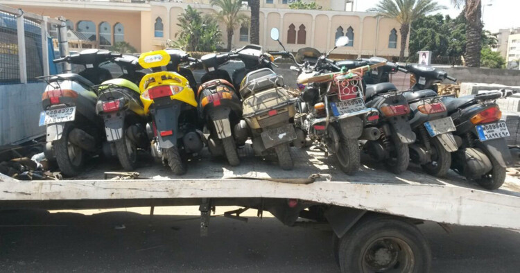 "النشرة": يعتمدون على الدراجات النارية المخالفة... ولا يتنقّلون في باصات الدولة