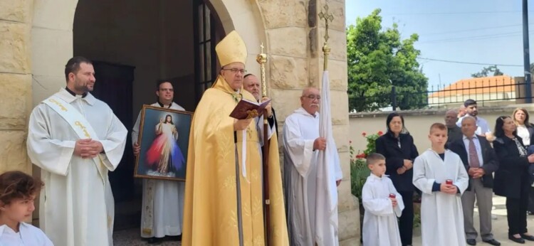 العمار في قداس عيد الفصح: نتضامن مع اخوتنا النازحين لنعيش روح القيامة رغم الصعاب