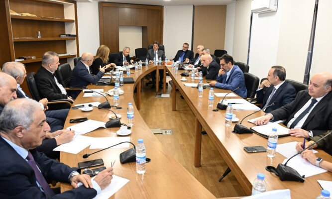 لجنة المال أجّلت البتّ بدعم السائقين العموميين واتفاقية تفادي الازدواج الضريبي مع كندا بانتظار إيضاحات الحكومة
