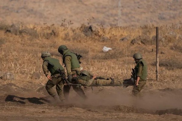 القناة 14 الاسرائيلية تحت عنوان "الكارثة في لبنان": واجه جنود الجيش مسلحين أطلقوا عليهم صواريخ مضادة للدبابات وقذائف هاون وفجروا عبوات ناسفة