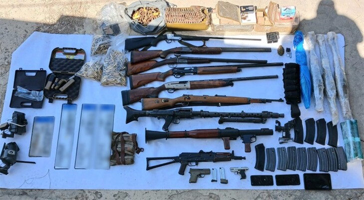 الجيش: توقيف 7 مطلوبين في الروشة وفي حي الشراونة وضبط أسلحة وذخائر حربية ومخدرات وأعتدة عسكرية