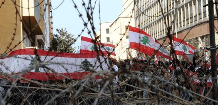 من انتفاضة المودعين إلى فوضى الرئاسة... "حراك" جديد في تشرين؟!