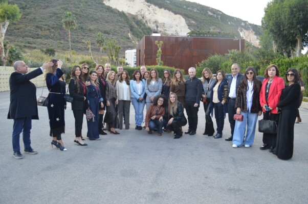 افتتاح القرية الميلادية في Serenata بمشاركة إعلامية بدعوة من الوزيرة السابقة زينة عكر