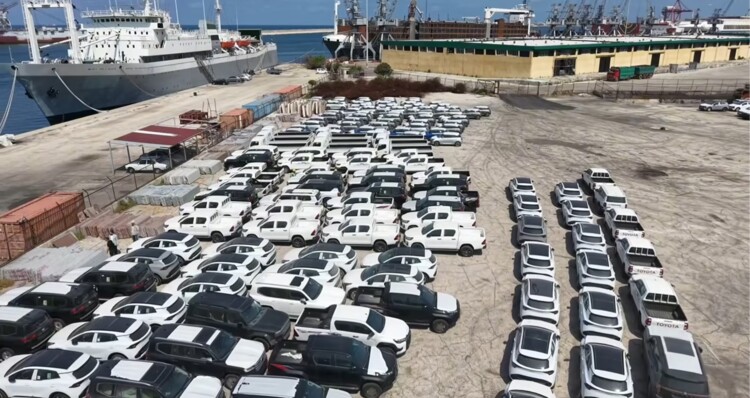 مرفأ اللاذقية بدأ تحميل أول شحنة سيارات "ترانزيت" قادمة من الإمارات باتجاه الأسواق الأوروبية