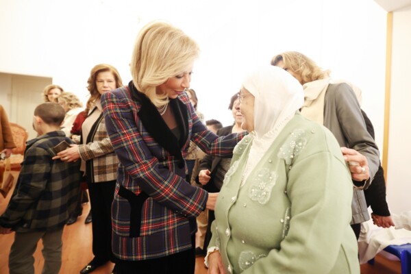 السيدة الأولى زارت دار الأيتام الإسلامية ونوهت بجهود المؤسسات الاجتماعية والخيرية برعاية المحتاجين