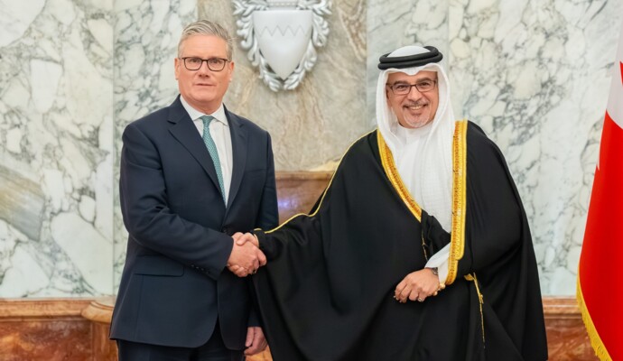 ولي عهد البحرين استقبل ستارمر ودعا لإعادة فتح مضيق هرمز: لمعالجة شاملة للتهديدات الإيرانية