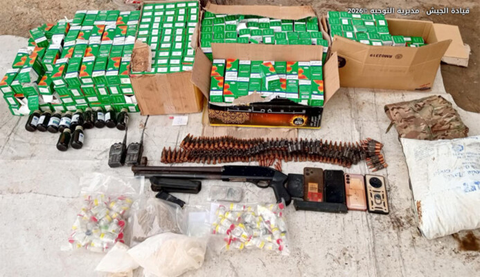 الجيش: توقيف مواطن و4 سوريين خلال عملية دهم في بعلبك وضبط سيارات مسروقة ومخدرات