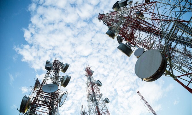 نقابة الخلوي معايدةً العمال: قرار شورى الدولة أكبر دليل على أن الحق ينتصر على الظلم