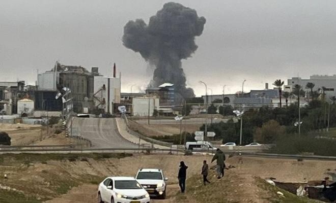 الجيش الإسرائيلي رجّح أن إصابة المجمّع الصناعي في بئر السبع ناجمة عن شظايا صاروخ