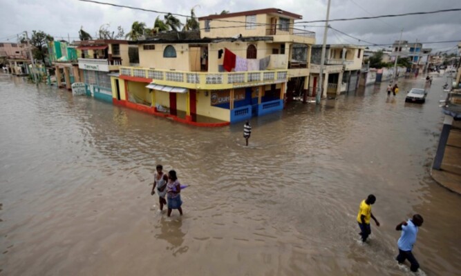 مقتل 19 شخصًا وتشريد الآلاف نتيجة فيضانات في جمهورية الدومينيكان وهايتي