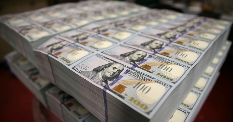"وول ستريت جورنال": إدارة ترامب علقت شحنات الدولار إلى العراق للضغط لتفكيك الجماعات المدعومة من إيران