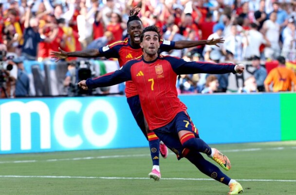 منتخب اسبانيا يتوج بكاس العالم بعد الفوز على الارجنتين ١ صفر