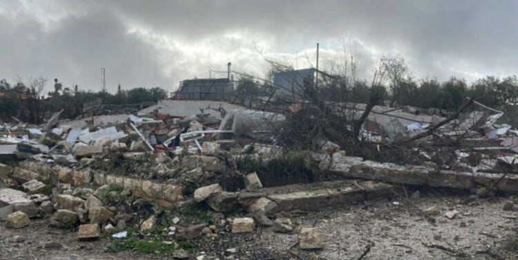 "النشرة": الجيش الإسرائيلي نسف احد المنازل المتضررة جزئيا في حي البيادر - جنوب شرق يارون