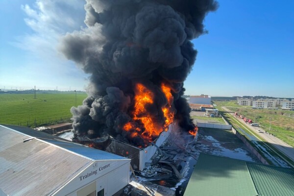 محافظ أربيل: حريق هائل نتيجة استهداف 3 مسيّرات مستودعًا ومخزنًا للزيوت