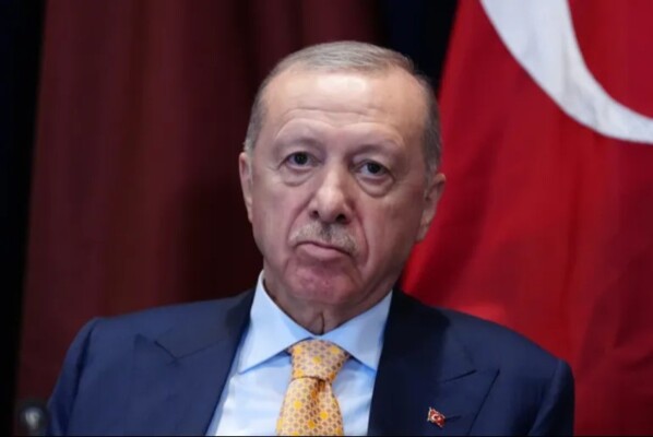 أردوغان يبدي أسفه لعدم نجاح المساعي إلى فتح هرمز