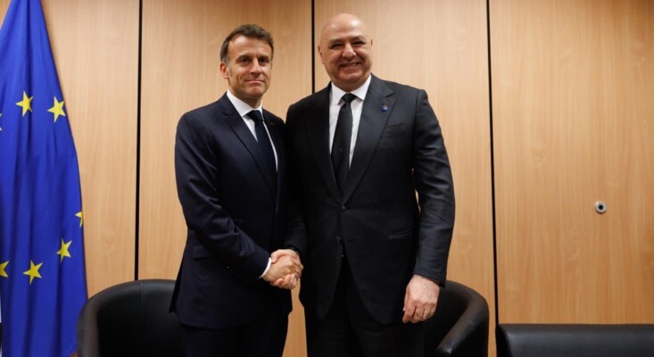 الرئيس عون يلتقي في هذه الأثناء الرئيس الفرنسي قبيل افتتاح القمة الأوروبية غير الرسمية في نيقوسيا