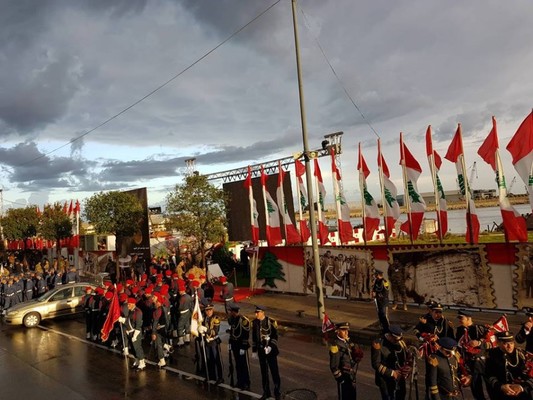 النشرة: افواج الجيش تقوم بالتمارين الاخيرة قبل العرض بمناسبة ذكرى الإستقلال