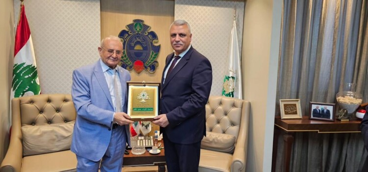 الترشيشي قدم درعًا تكريميًا للواء شقير تقديرًا لجهوده في إعادة فتح معبر المصنع الحدودي