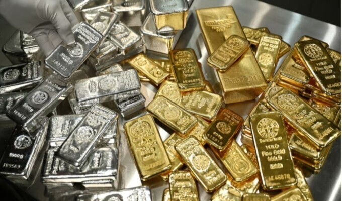 انخفاض سعر الذهب إلى 5173.54 دولارا للأونصة والفضة إلى 109.55 دولارا