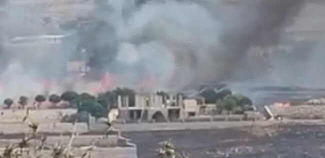 حرائق في أحراج ومنازل حولا بعد إضرام الجيش الإسرائيلي النيران في المنطقة