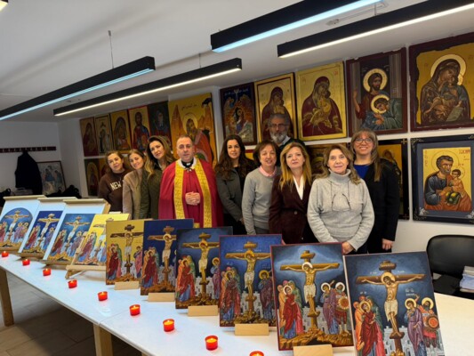 رتبة تبريك الأيقونات برئاسة الأب شربل بوعبود: نحمل آلام الوطن المعلّق على خشبة الصليب