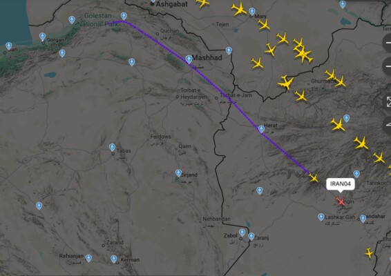 طائرتان يُرجح أنهما تنقلان الوفد الإيراني المفاوض توجهتا من إيران إلى باكستان