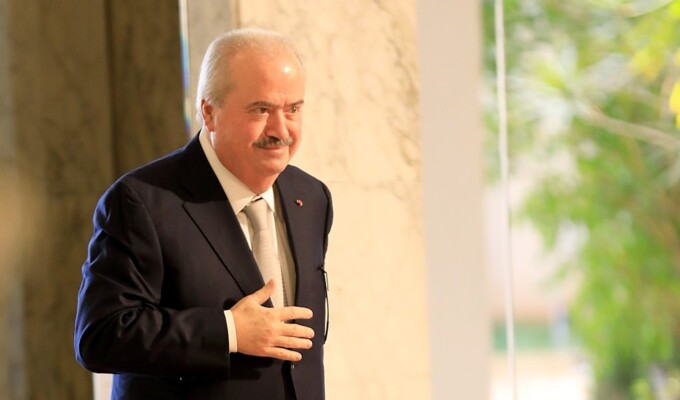 وزير المال أكد أن حقوق القطاع العام محفوظة: الوقت ليس مناسبًا لتعويم سعر الصرف