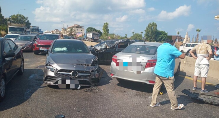 التحكم المروري: جريحان بتصادم بين 5 مركبات على أوتوستراد الناعمة باتجاه خلدة