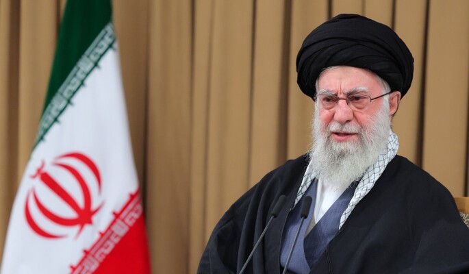 خامنئی دعا الإیرانیین للاتحاد "أمام الأعداء": حکومة أمیرکا لیست جدیرة بأن تسعی إیران لإقامة تعاون معها