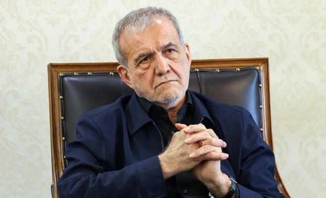 الرئيس الإيراني: الراية التي جاهد الخامنئي لإبقائها مرفوعة لن تسقط أرضا
