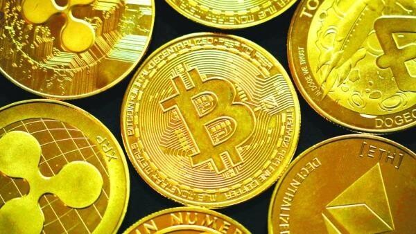 البيتكوين تتجاوز 113,700 دولار مجدداً مع هروب المستثمرين من الذهب جراء الانخفاض الكبير بسعره