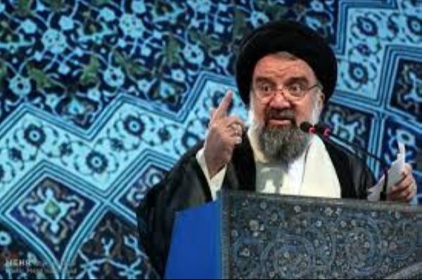 خطيب جمعة طهران: دخول إيران إلى ساحة دعم حزب الله في لبنان الاسبوع الماضي حمل عدة رسائل
