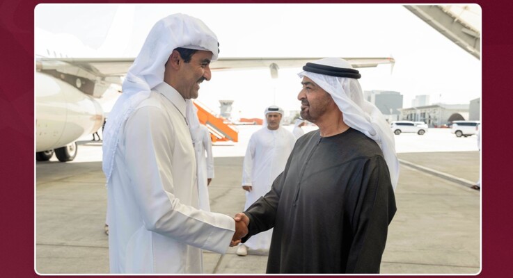 أمير قطر التقى الرئيس الإماراتي وبحثا آخر تطورات الأوضاع الإقليمية والدولية والمستجدات في الشرق الأوسط
