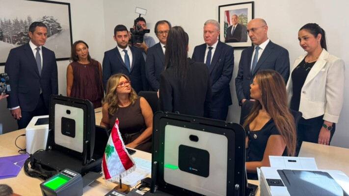 وزيرا الخارجية والداخلية أطلقا من باريس نظام البصمة البيوميترية لجوازات السفر
