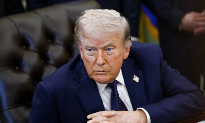 "أكسيوس": ترامب يعقد اجتماعات مع مسؤولين بقطاع النفط مع استمرار الجمود بشأن إيران