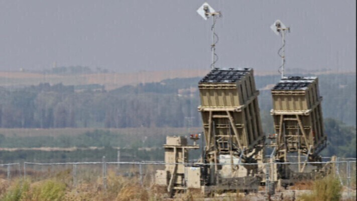 الجيش الإسرائيلي: رصدنا إطلاق صواريخ من إيران باتجاه النقب والبحر الميت ومنظومة الدفاع تحاول اعتراضها