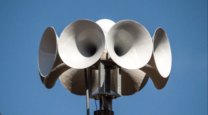 الجبهة الداخلية الإسرائيلية: صفارات الإنذار تدوي في تل أبيب والقدس ومناطق وسط إسرائيل بعد رصد صواريخ إيرانية