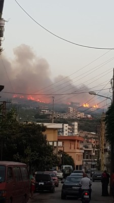 حريق كبير في خراج بلدة بزال والدفاع المدني والاهالي يعملون على اخماده