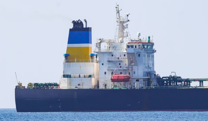 السلطات الفرنسية رفعت الحجز عن ناقلة نفط روسية بعد سداد الشركة المالكة غرامة مالية
