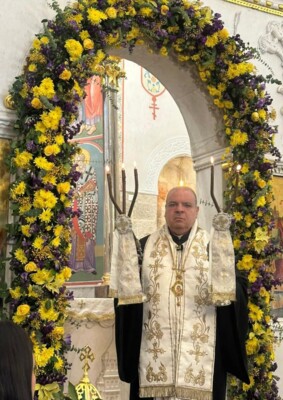 المطران إبراهيم في قداس الفصح: أن نكون مسيحيين في لبنان يعني أن نحمل الإيمان كسلاح نورٍ في وجه العتمة