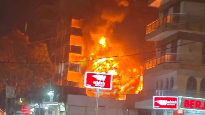 الدفاع المدني أخمد حريقا داخل بؤرة لتجميع المواد البلاستيكية  في خلدة