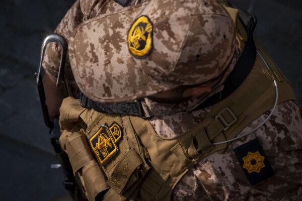 الحرس الثوري: استهدفنا مستودعات دعم تسليحي ومركز اتصالات ومبنى إقامة القوات الأميركية بقاعدة الجفير في البحرين